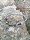 bracelet tissé à la main en micro macramé avec des perles en pyrite