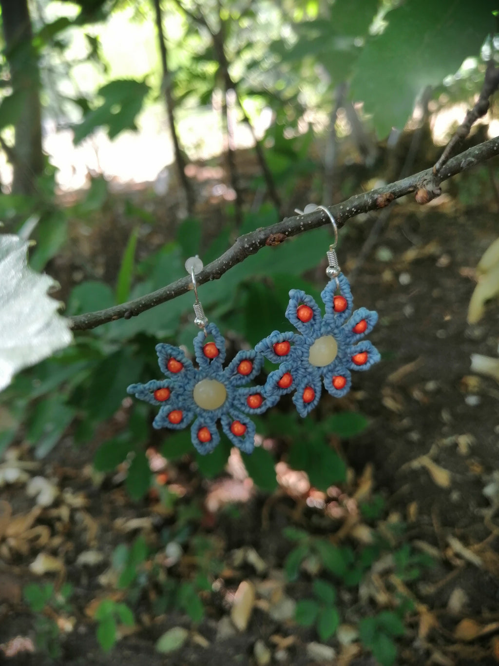 boucle d'oreille tissé à la main en micro macramé