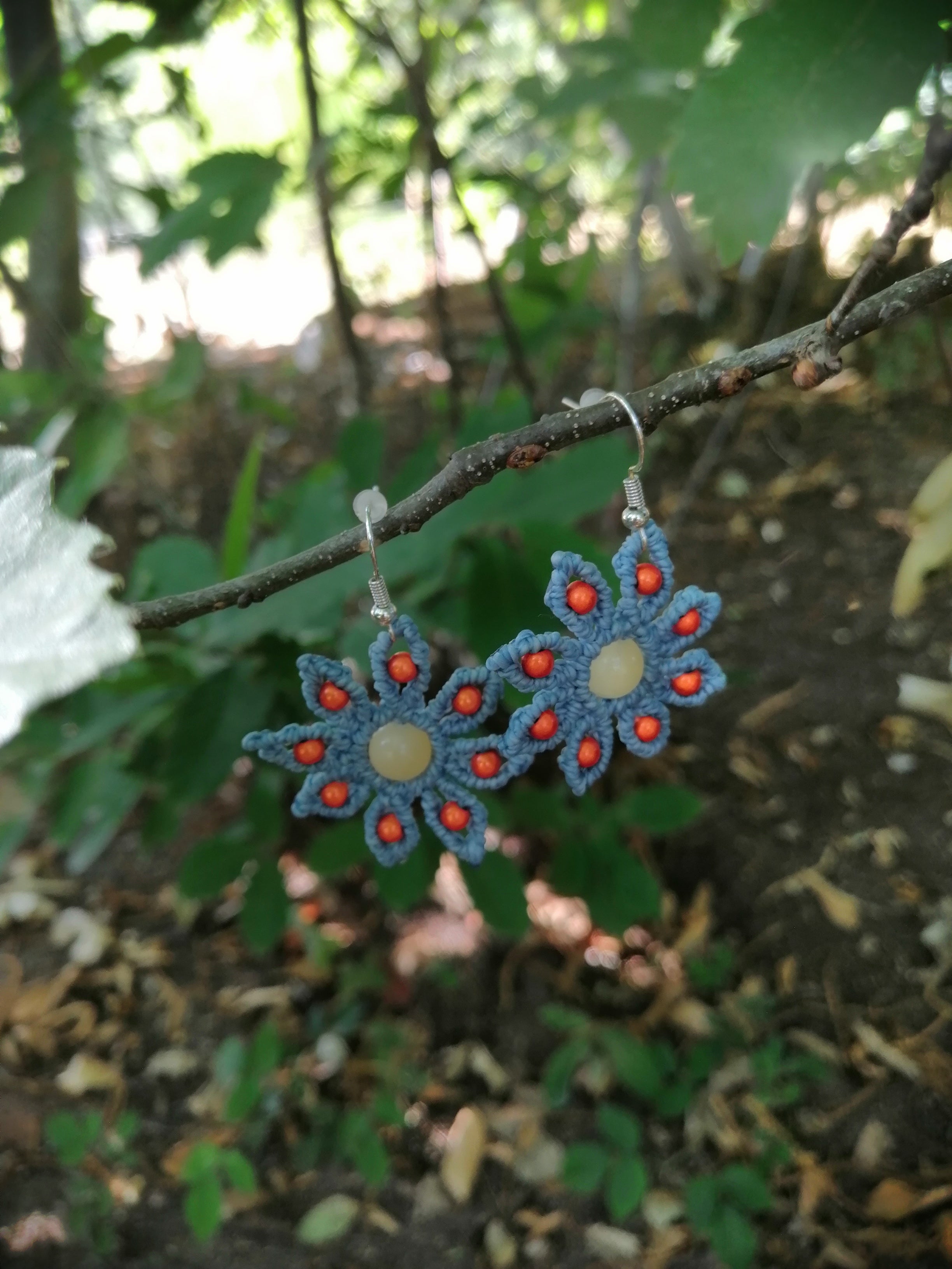 boucle d'oreille tissé à la main en micro macramé