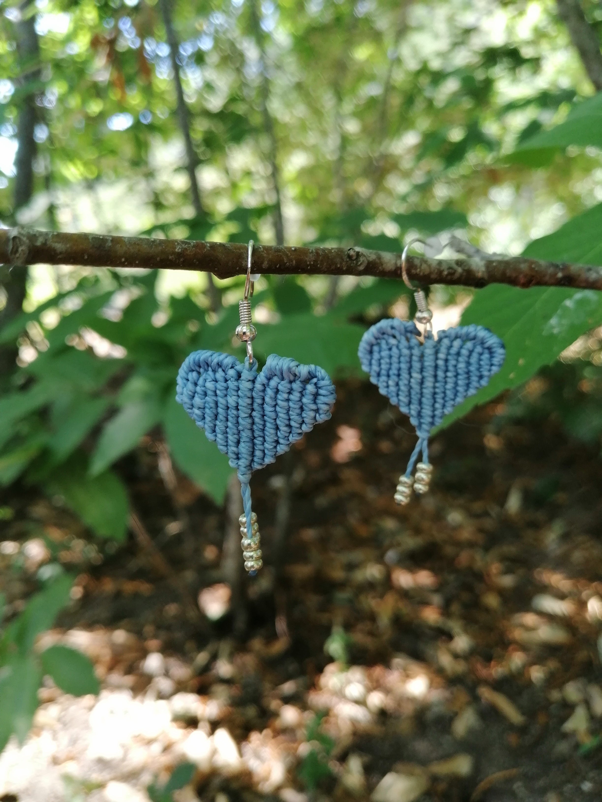 boucle d'oreille tissé à la main en micro macramé