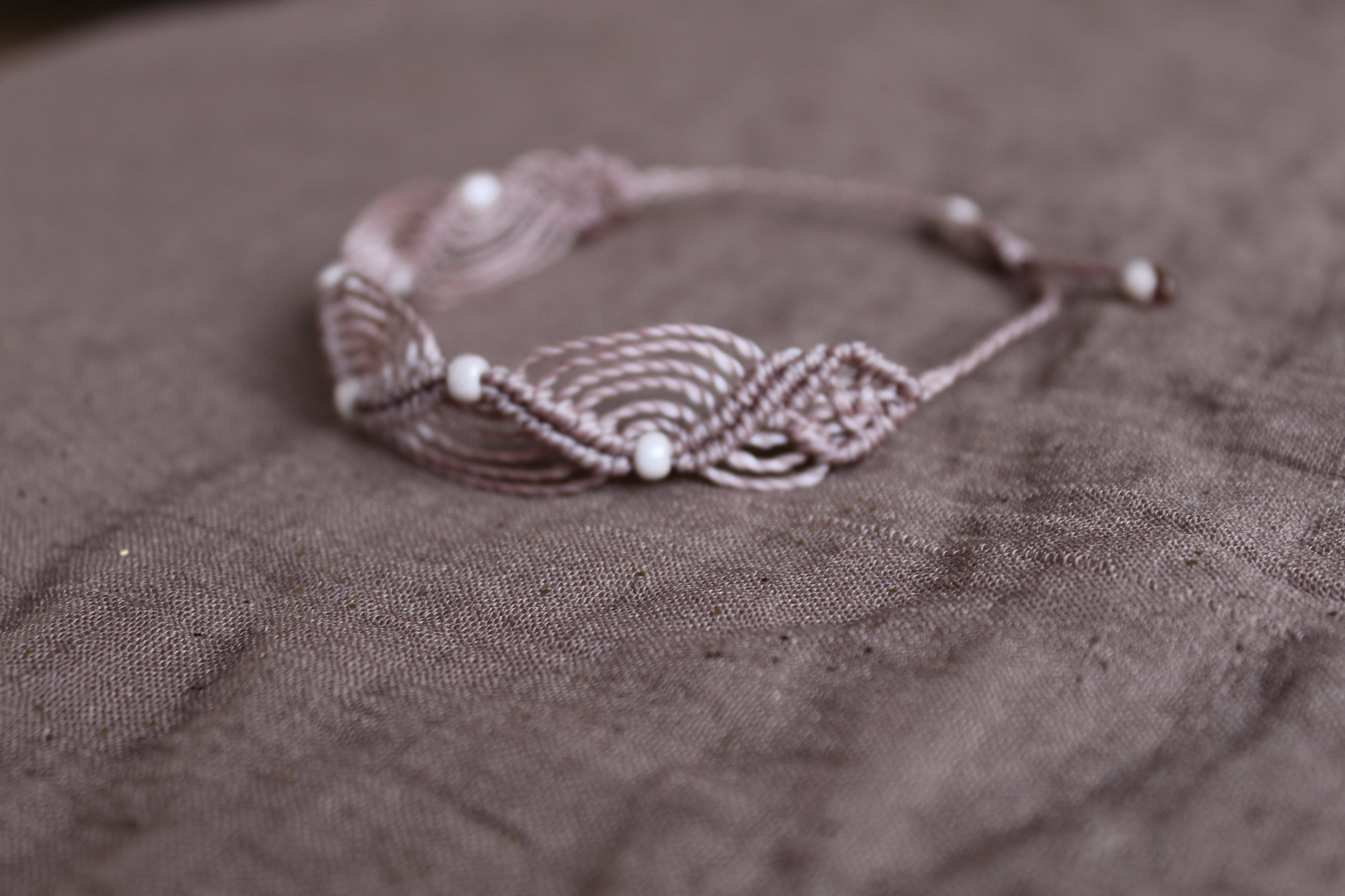 bracelet tissé à la main en micro macramé